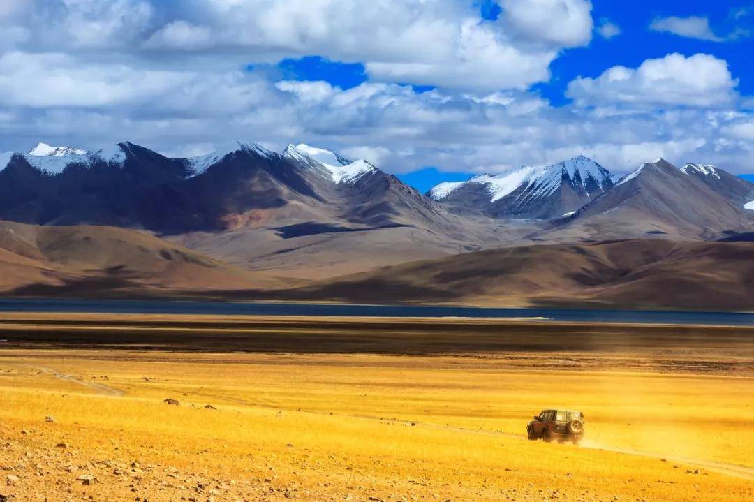 西藏，梦想之巅的自信征途